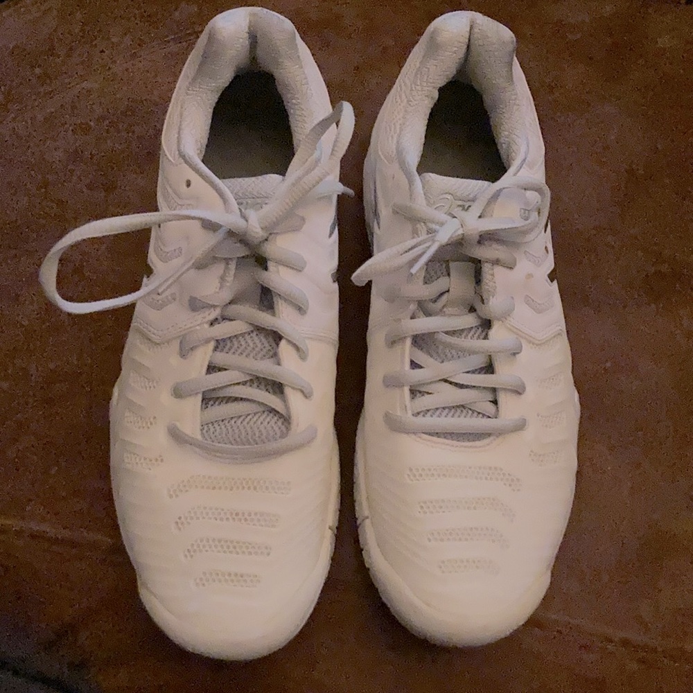 ASICS Gel Resolution 7. Women’s size 9.5. White